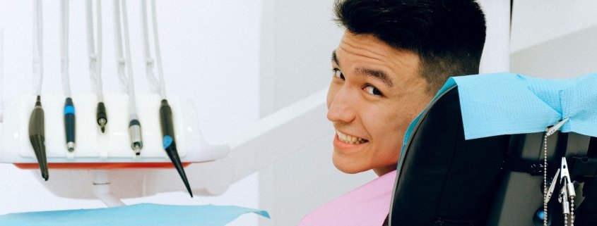 implantes dentales en adolescentes
